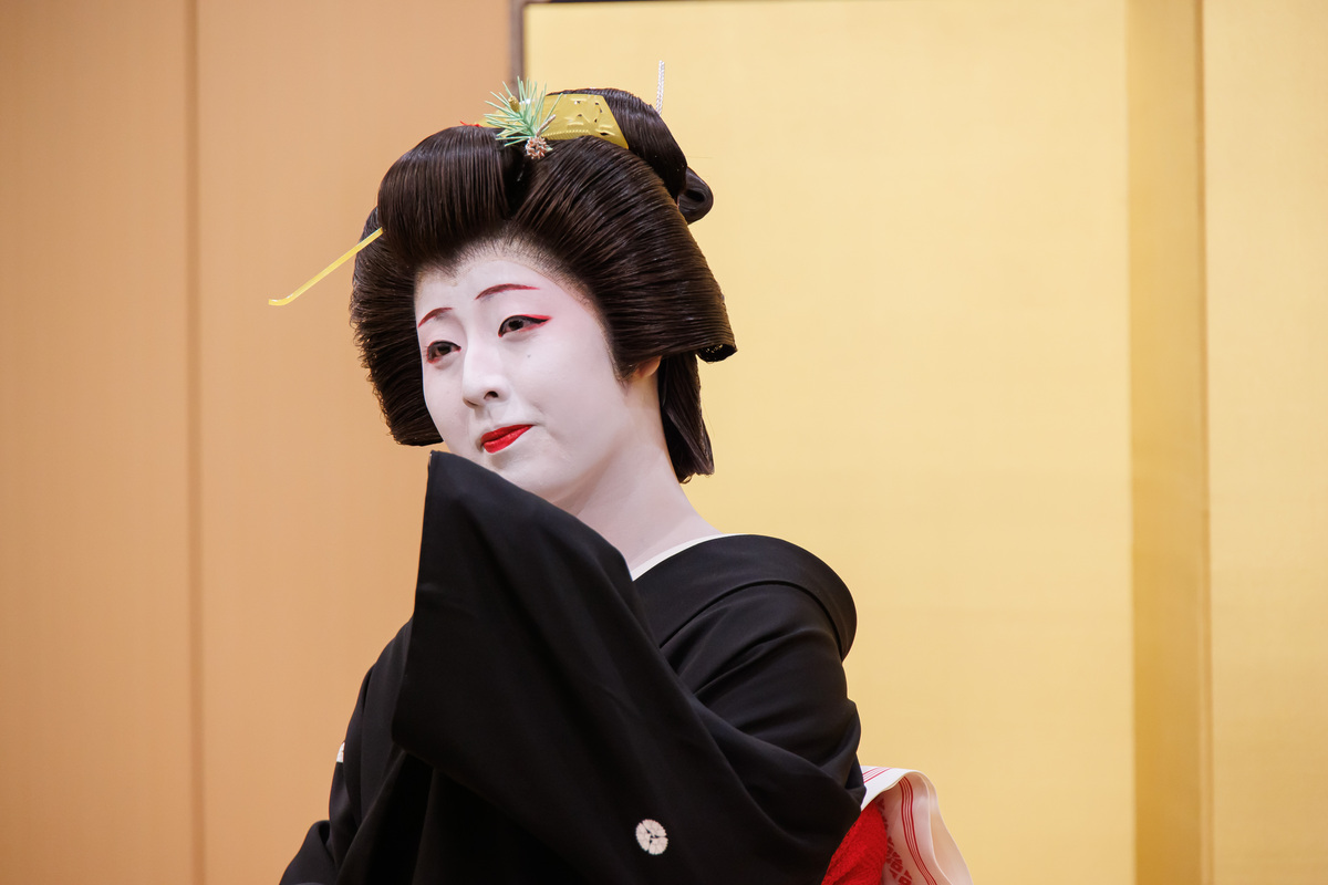 Enjoy Hakata Geisha Performances Up Close