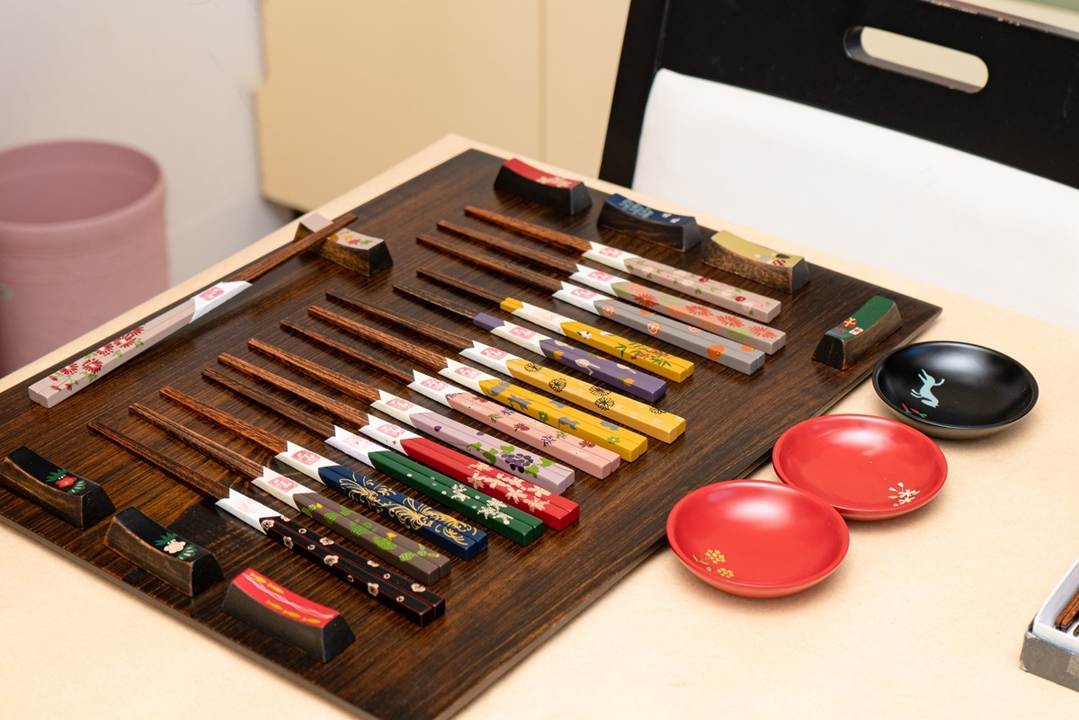 Chopstick Lacquer Painting Experience