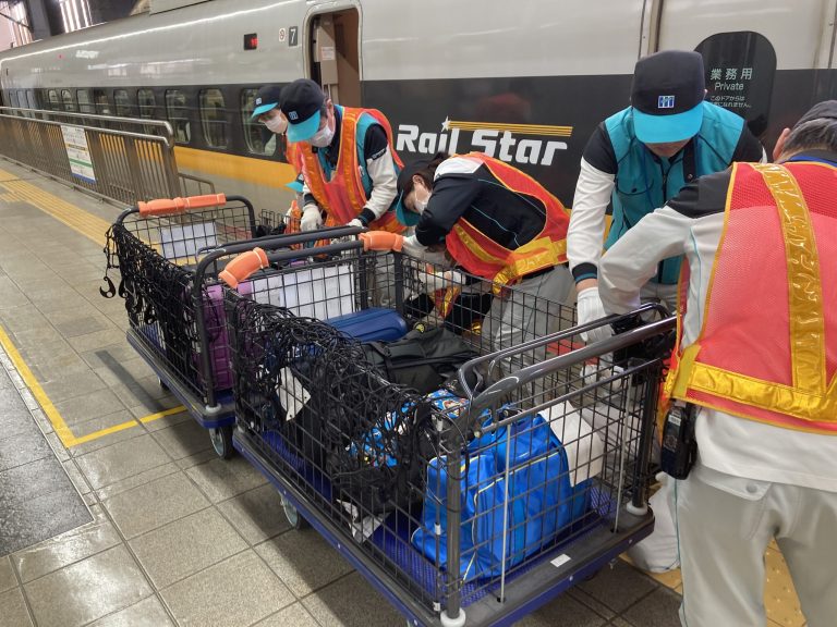 【Non-government initiatives】 Shinkansen Luggage Delivery Service
