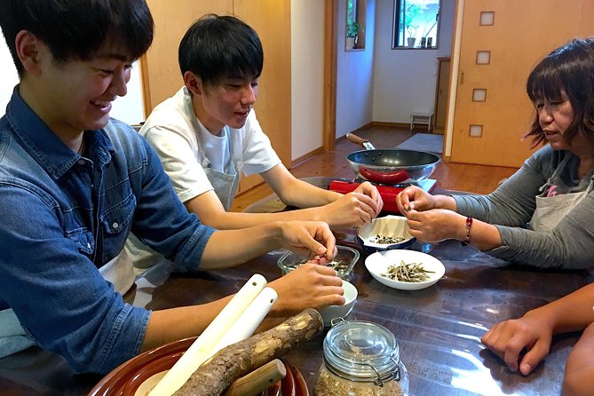 Miyazaki’s local cuisine experience Let’s make cold soup and chicken Nanban! Super Local Food Cooking!