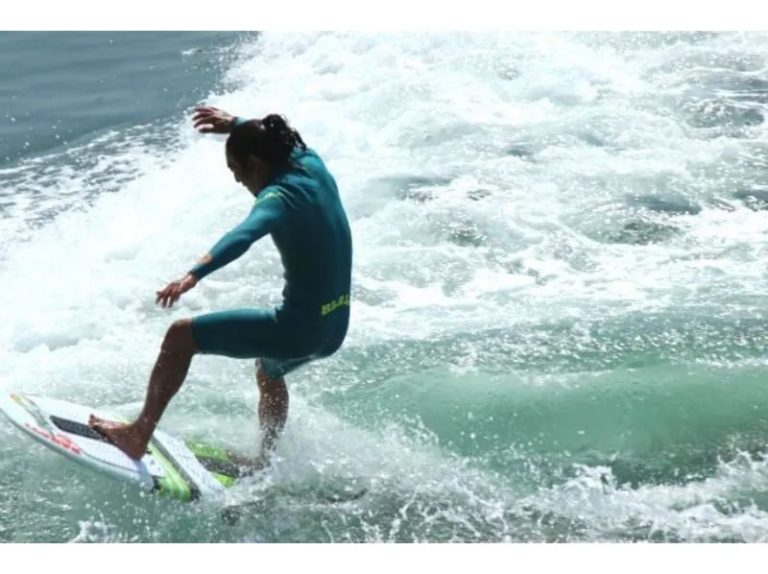 [Kagawa, Takamatsu within field dam] Let’s play with Kashiki’ the board! Charter plan! (Wake surfing 1 hour)