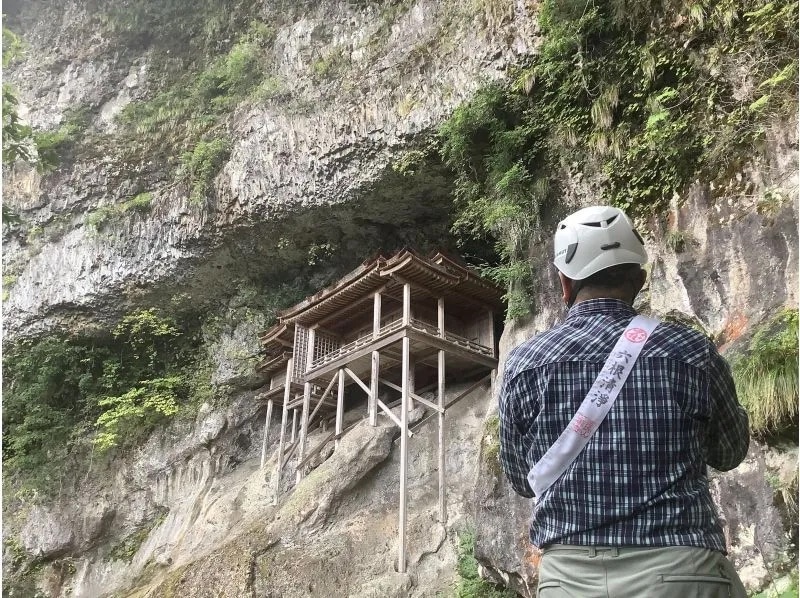 [Tottori Prefecture, Mt. Mitoku] Limited to one person! Experience the Shugendo pilgrimage to the most dangerous national treasure in Japan, Mt. Mitoku Toireido Hall, and make a pilgrimage