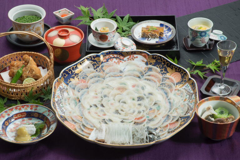 Torafugu (Pufferfish) Course Meal and Sentei (former Emperor) Festival Experience